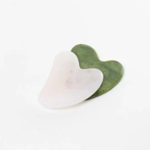 Gua sha de jade y gua sha de cuarzo rosa para masaje facial natural